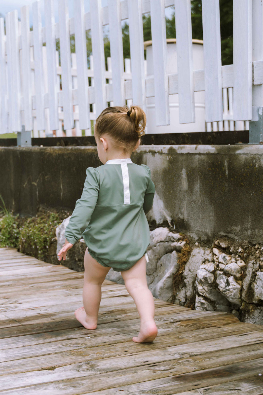Maillot anti-UV enfant : pourquoi c’est indispensable en 2026 ? (Guide complet)
